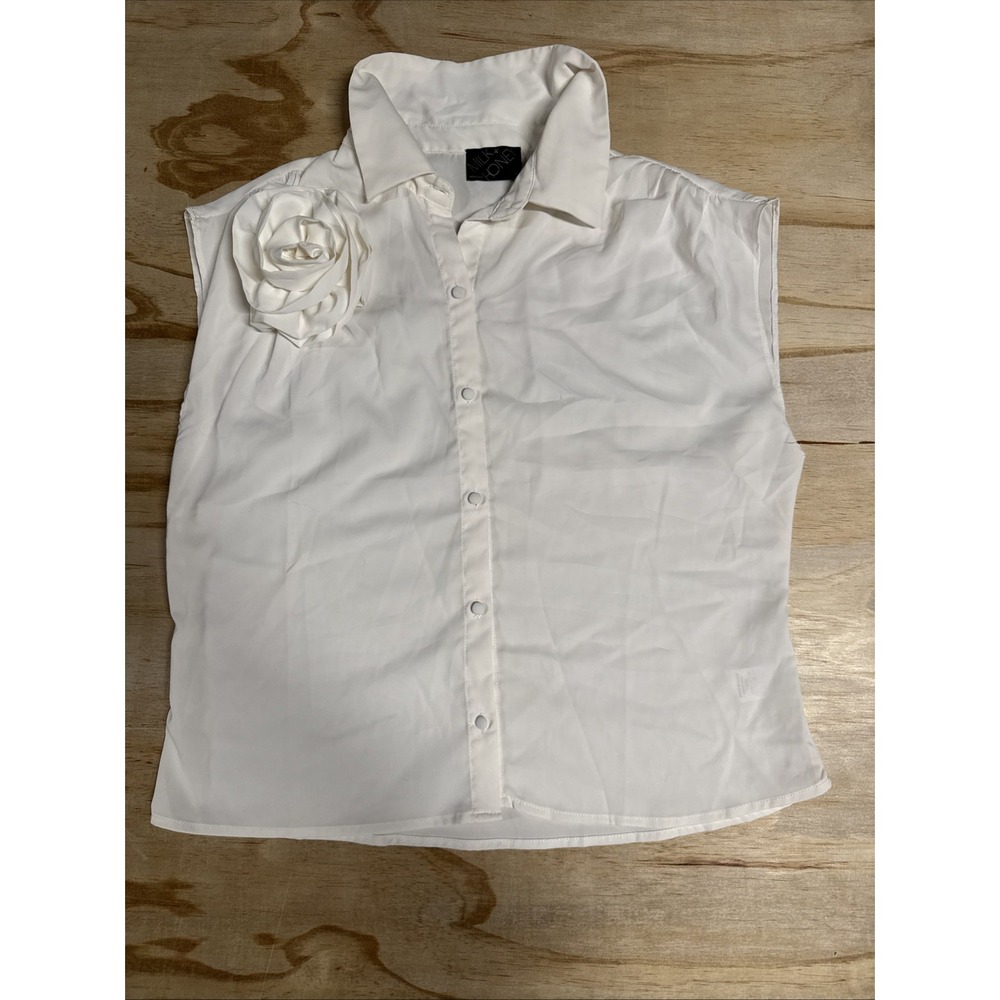 milk and honey  White Sleeveless Blouse With Flower On Shoulder Button Up Size L